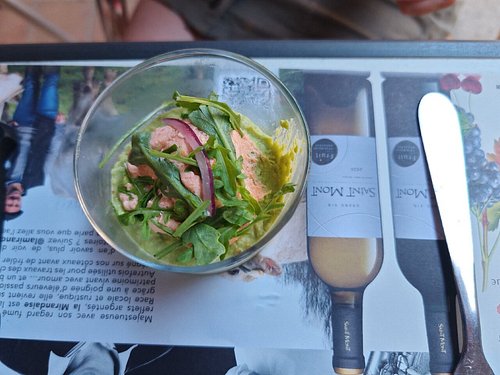 Apéritif accompagné d’une salade fraîche